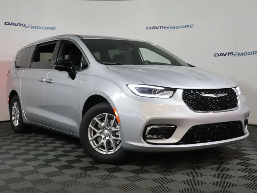 2026 Chrysler Pacifica photo 1