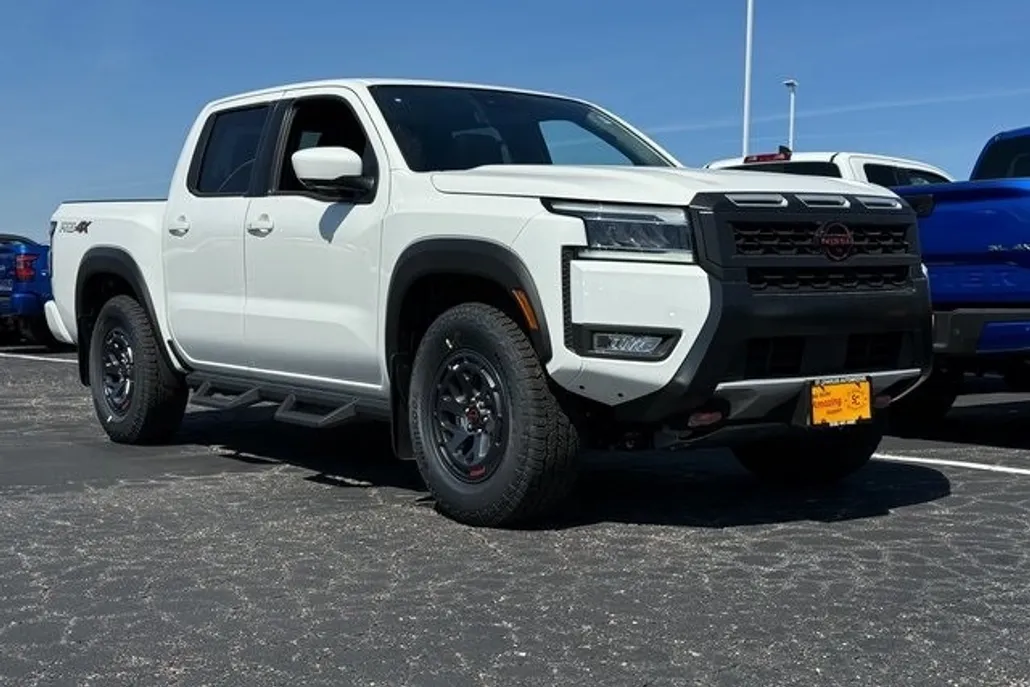 2025 Nissan Frontier PRO-4X photo 1
