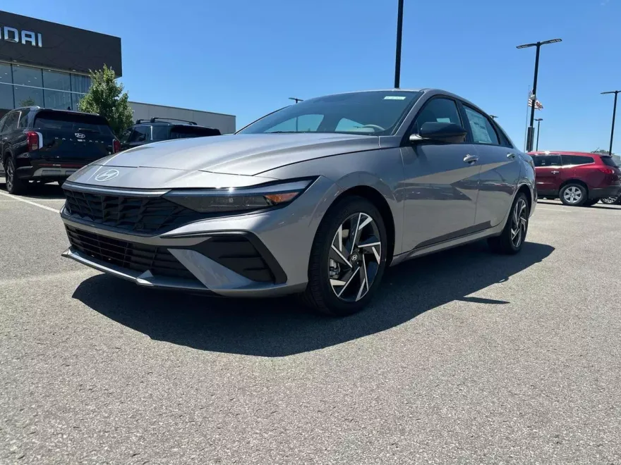 2025 Hyundai Elantra SEL Sport photo 1