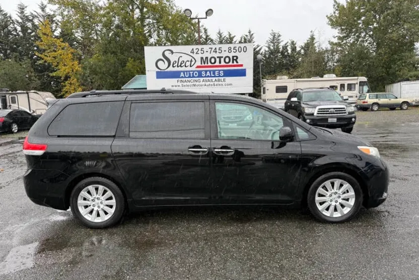 2011 Toyota Sienna Limited photo 1