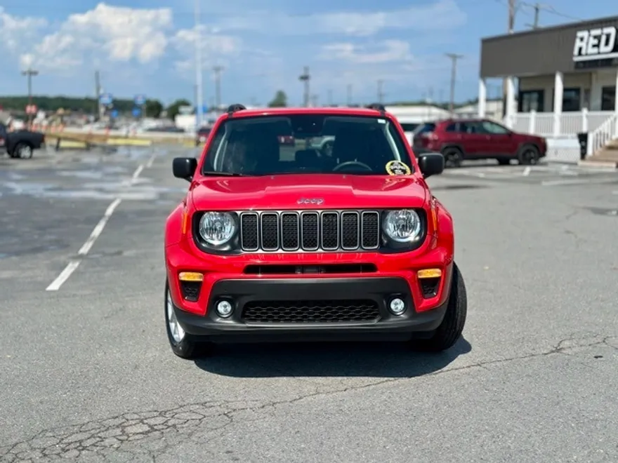 2022 Jeep Renegade Latitude photo 1