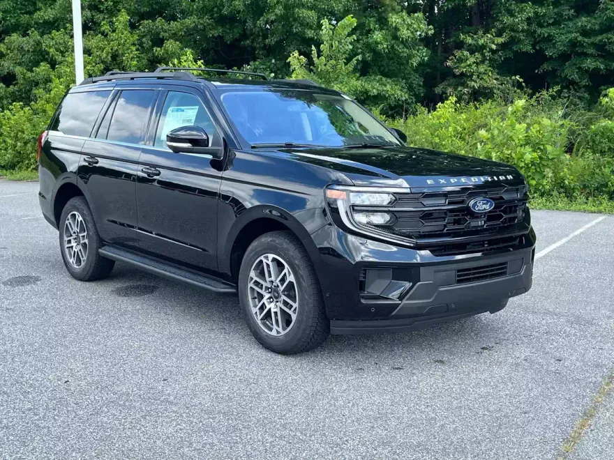 2025 Ford Expedition photo 1