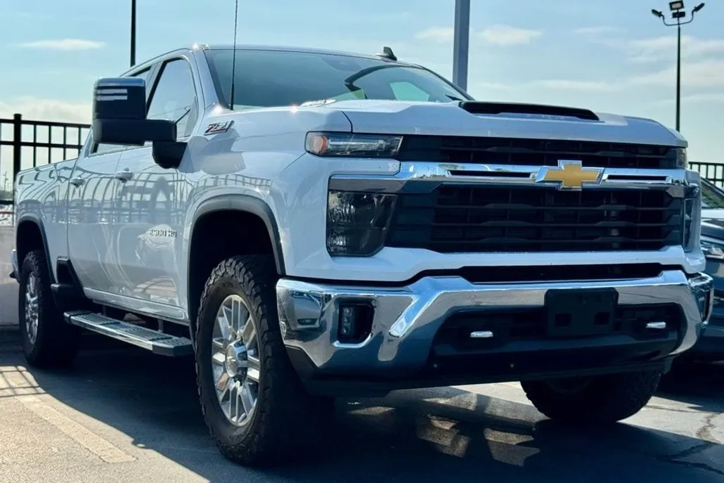 2024 Chevrolet Silverado 2500HD LT photo 1