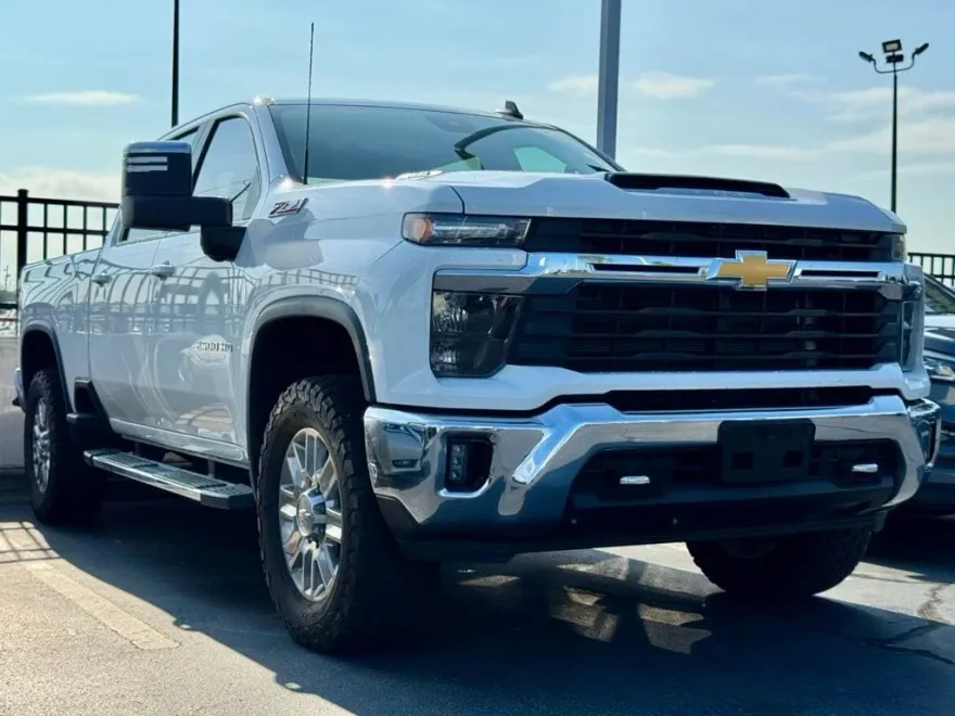 2024 Chevrolet Silverado 2500HD LT photo 1