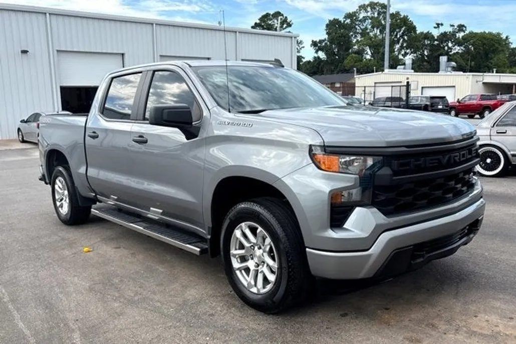 2024 Chevrolet Silverado 1500 Custom photo 1