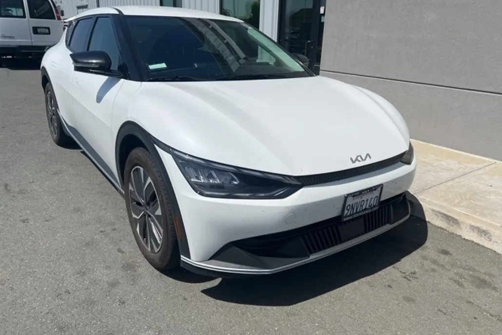 2024 Kia EV6 Light photo 1