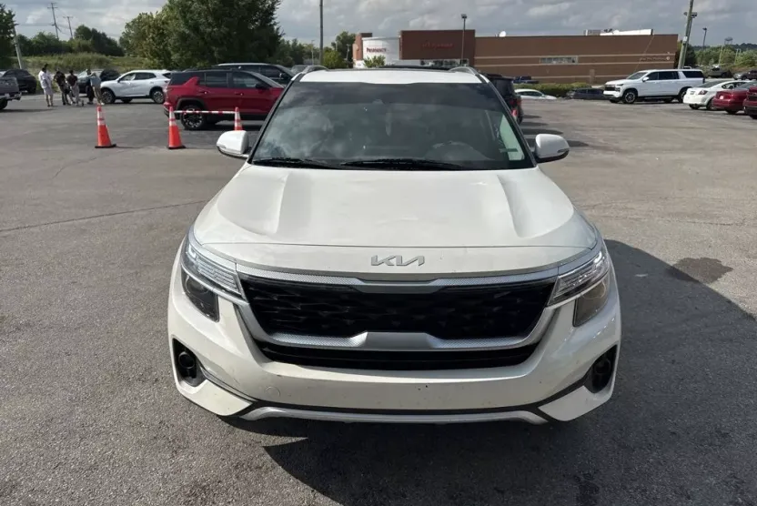 2022 Kia Seltos EX photo 1