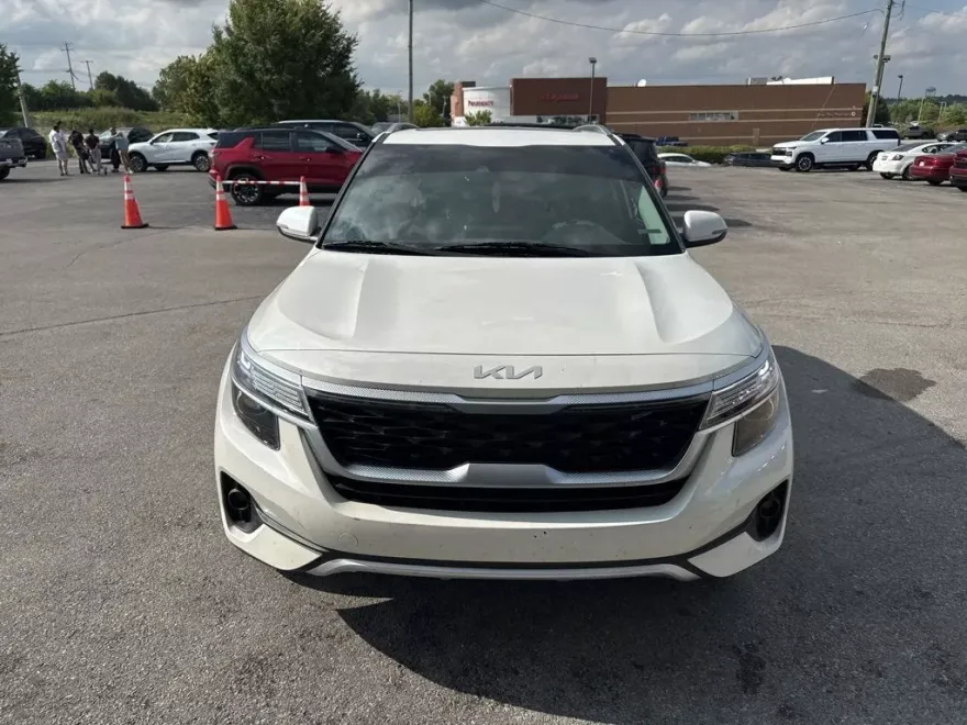 2022 Kia Seltos EX photo 1
