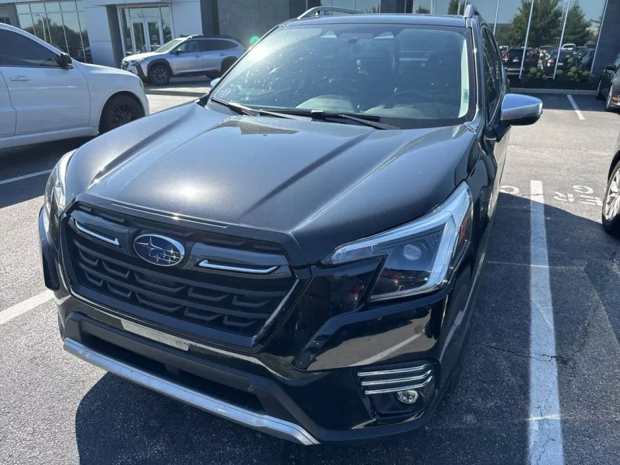 2023 Subaru Forester Touring photo 1