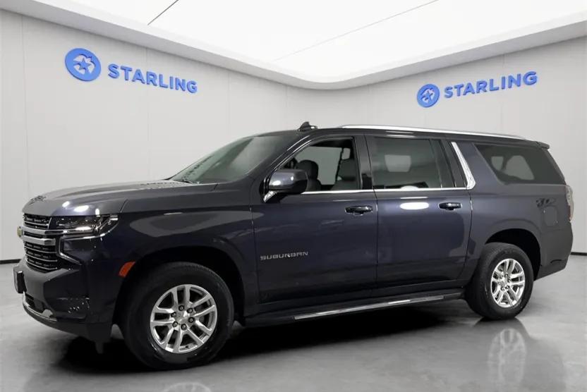 2023 Chevrolet Suburban LT photo 1