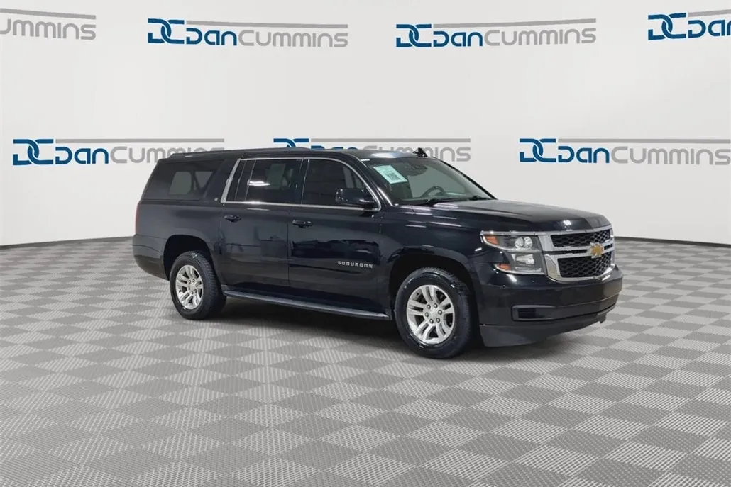 2018 Chevrolet Suburban LT photo 1