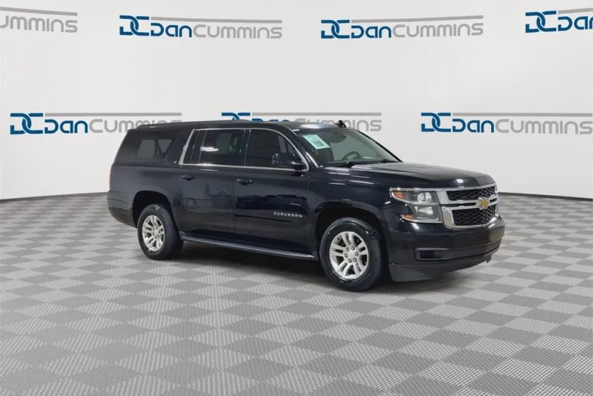 2018 Chevrolet Suburban LT photo 1