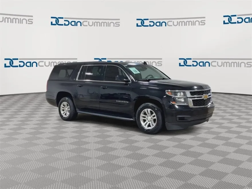 2018 Chevrolet Suburban LT photo 1