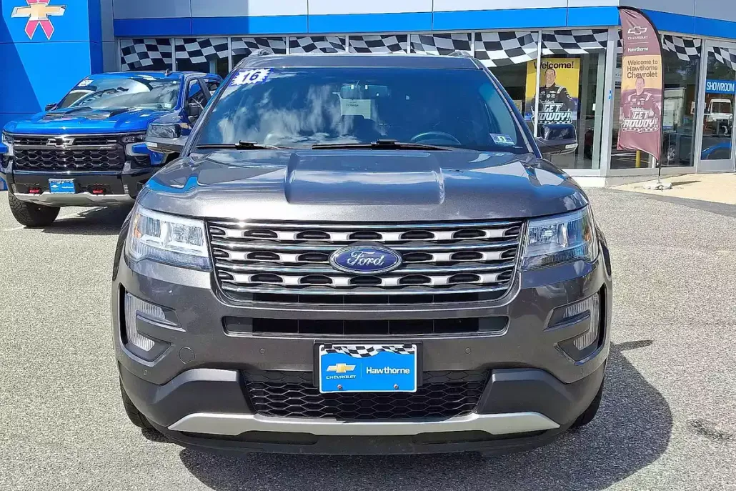 2016 Ford Explorer XLT photo 1