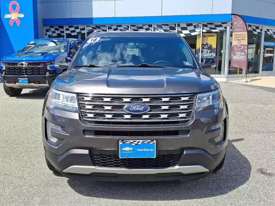 2016 Ford Explorer XLT photo 1
