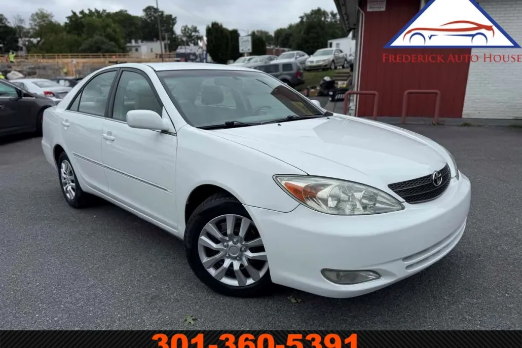 2004 Toyota Camry XLE photo 1