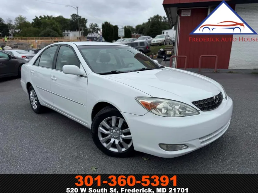 2004 Toyota Camry XLE photo 1