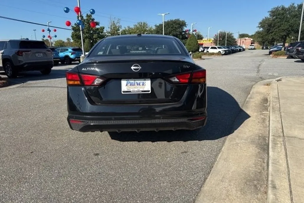 2023 Nissan Altima 2.5 SV photo 1