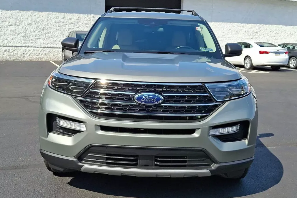2020 Ford Explorer XLT photo 1