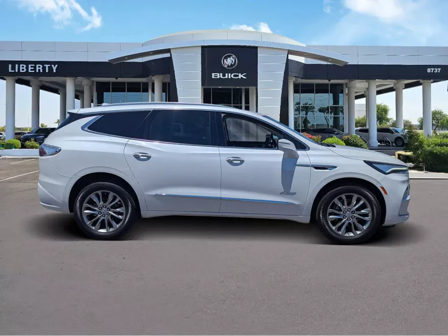 2024 Buick Enclave Avenir photo 1