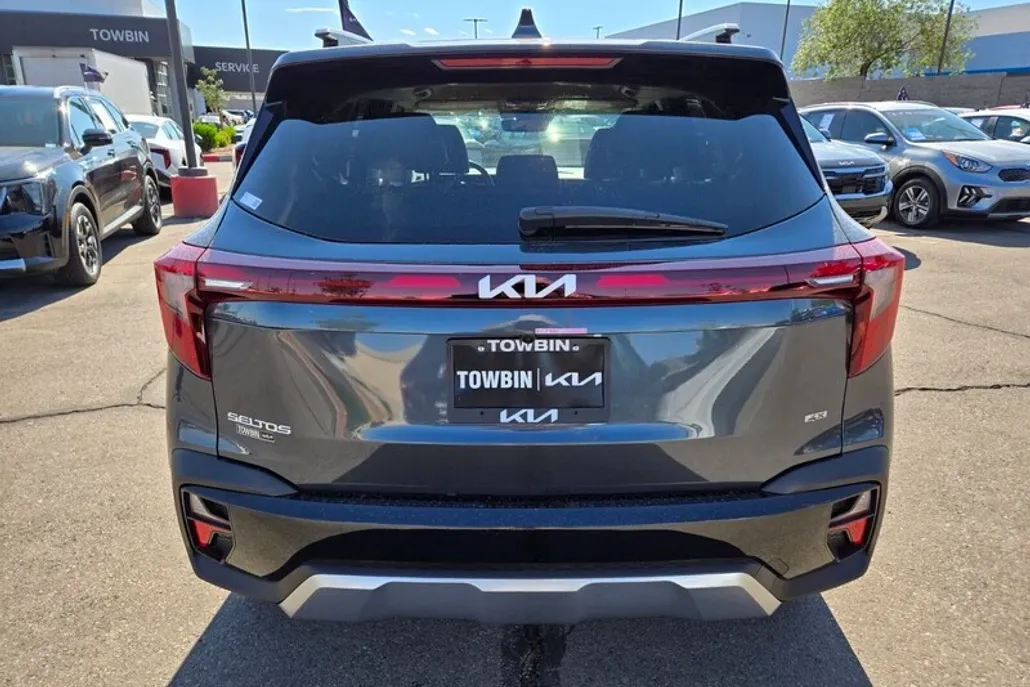 2024 Kia Seltos SX photo 1