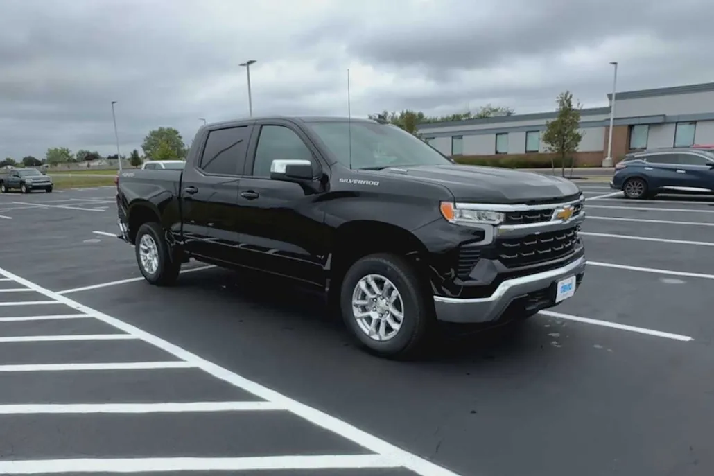 2026 Chevrolet Silverado 1500 LT photo 1