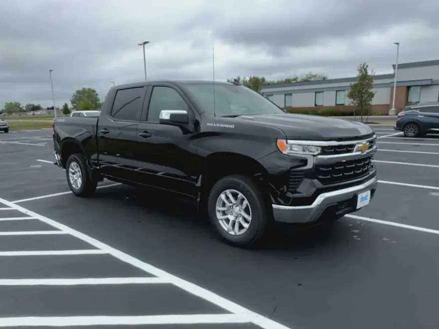 2026 Chevrolet Silverado 1500 LT photo 1