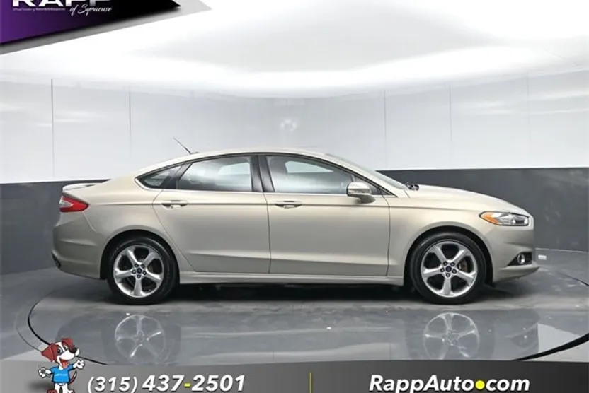 2015 Ford Fusion SE photo 1