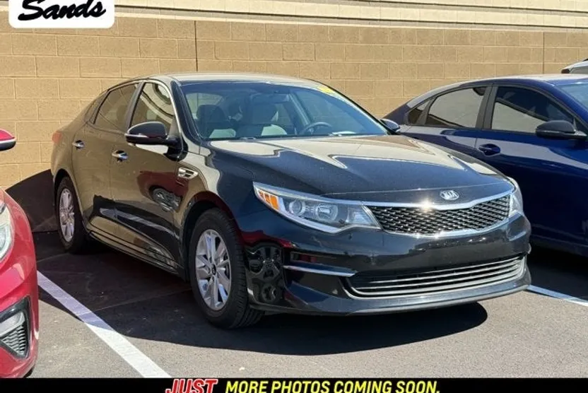 2016 Kia Optima LX photo 1