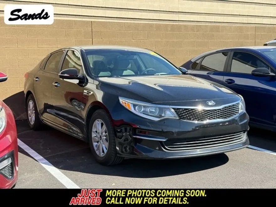2016 Kia Optima LX photo 1