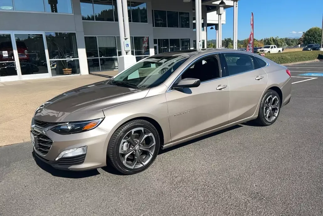 2022 Chevrolet Malibu 1LT photo 1