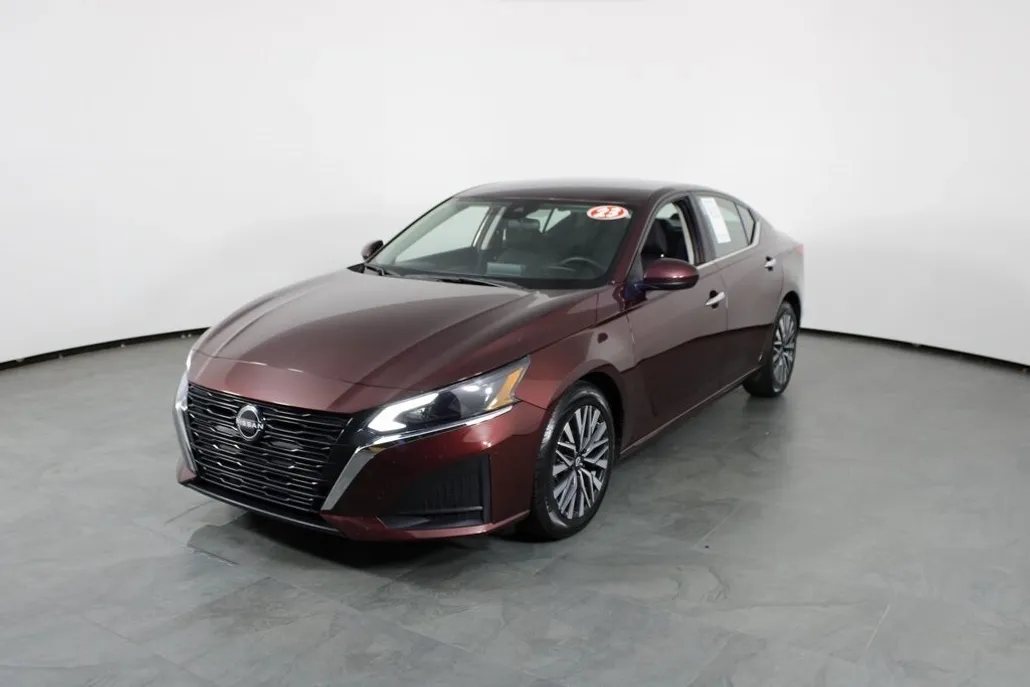 2023 Nissan Altima 2.5 SV photo 1