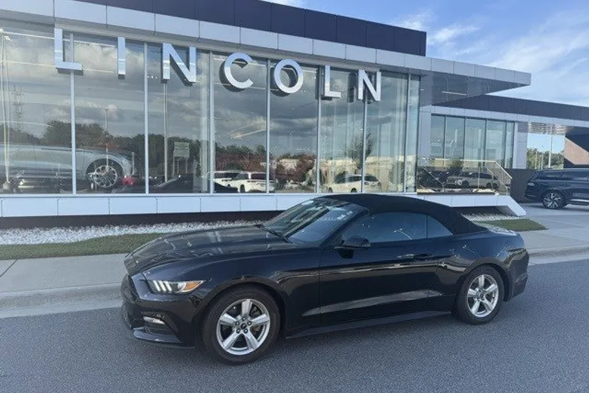 2017 Ford Mustang V6 Convertible photo 1