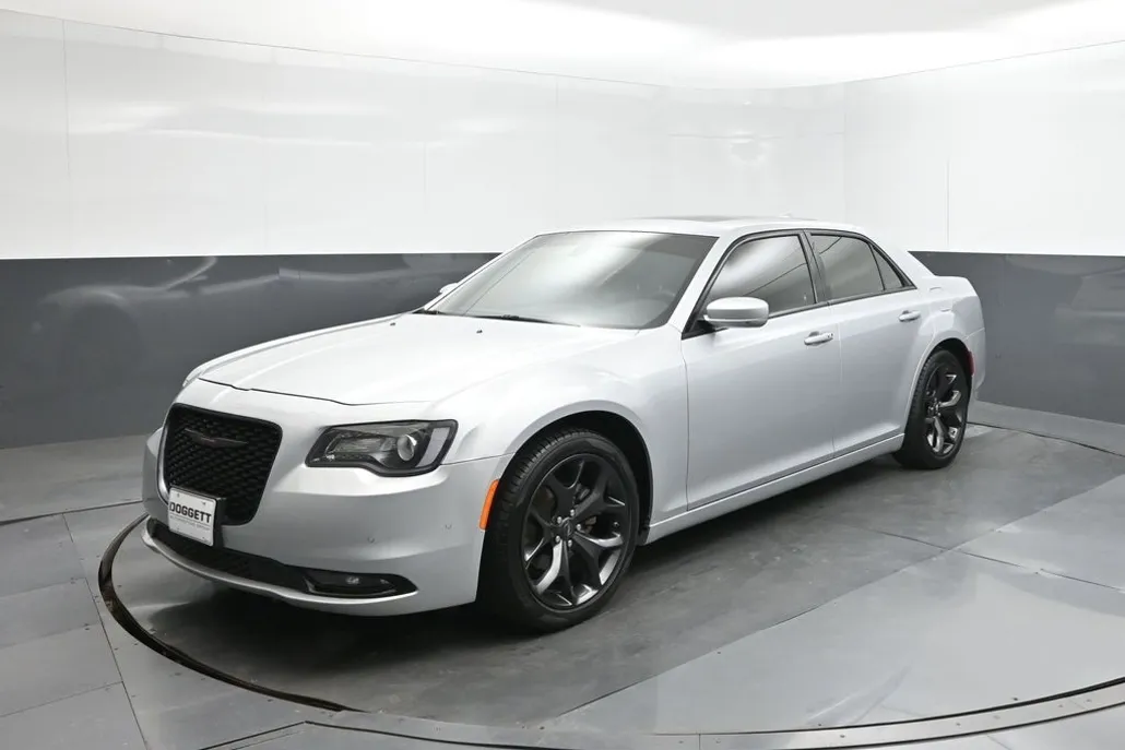 2023 Chrysler 300 S photo 1