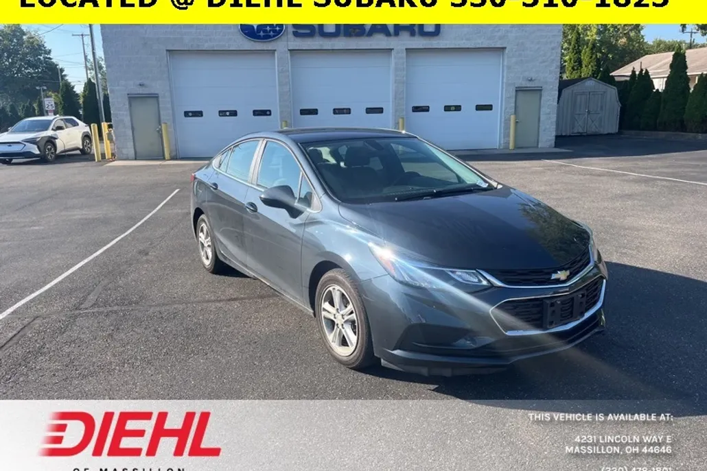 2017 Chevrolet Cruze LT photo 1