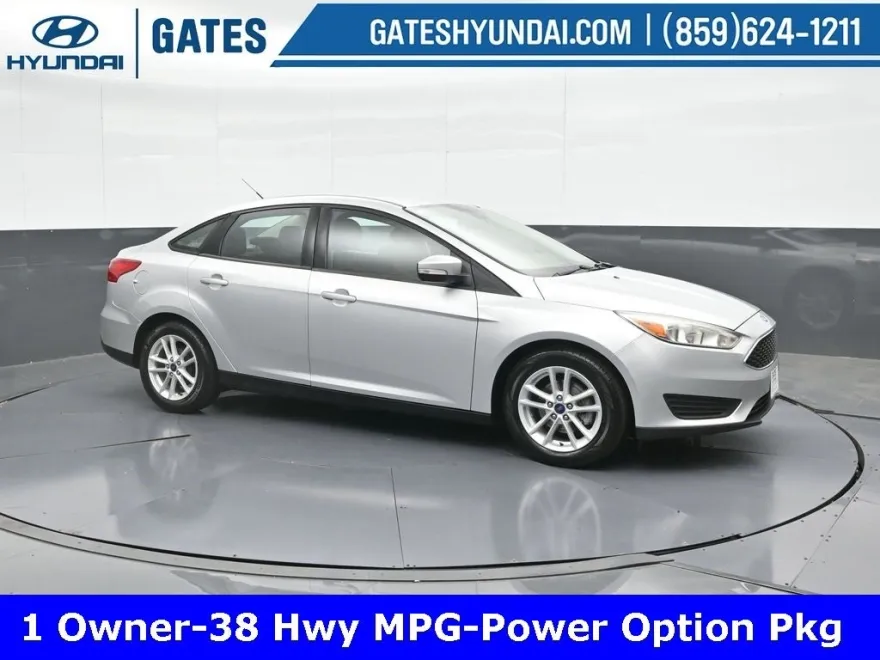 2017 Ford Focus SE photo 1