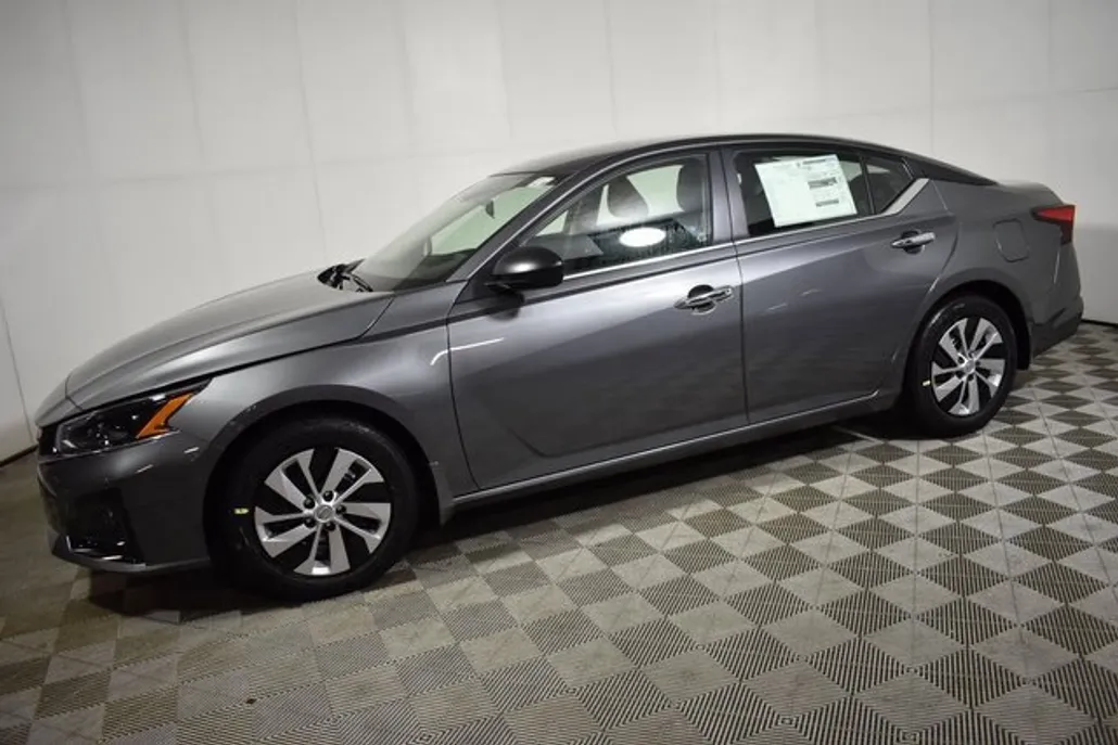 2025 Nissan Altima S photo 1