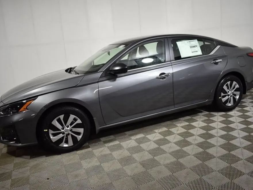 2025 Nissan Altima S photo 1
