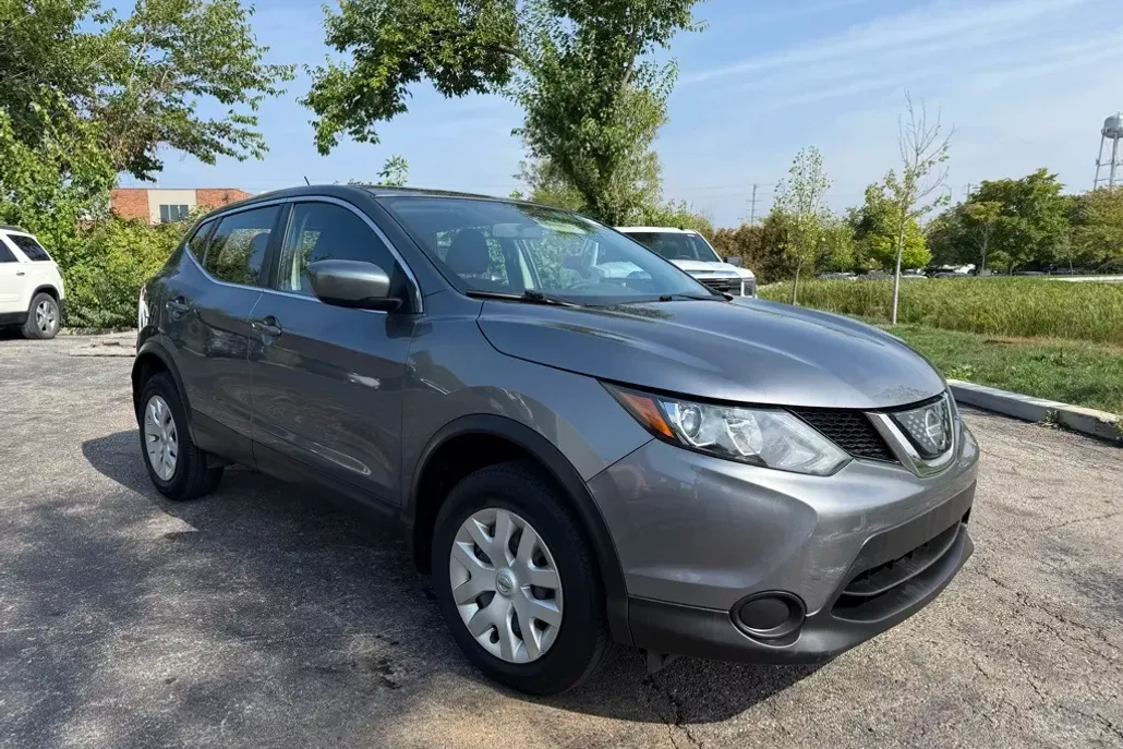 2018 Nissan Rogue Sport S photo 1