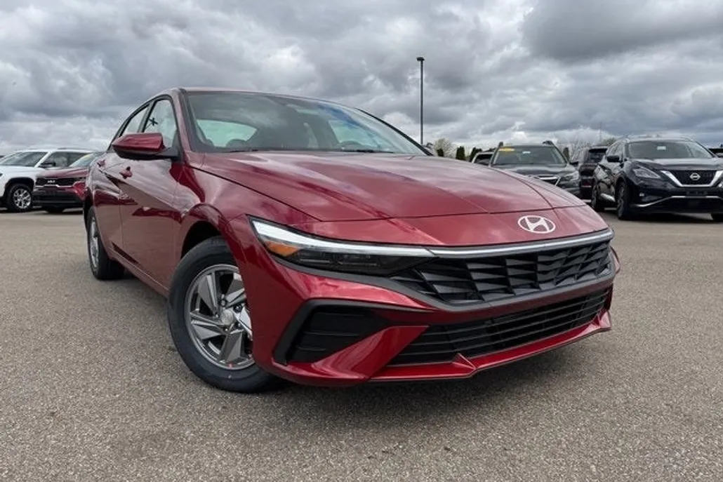 2025 Hyundai Elantra SE photo 1