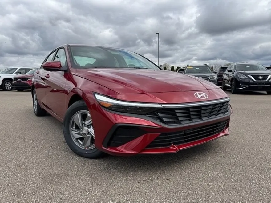 2025 Hyundai Elantra SE photo 1