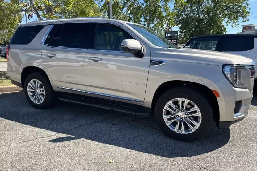 2024 Gmc Yukon SLT photo 1