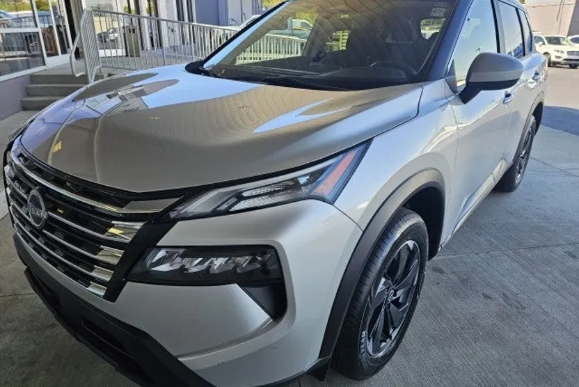 2024 Nissan Rogue SV photo 1