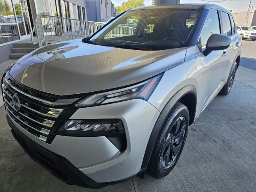 2024 Nissan Rogue SV photo 1