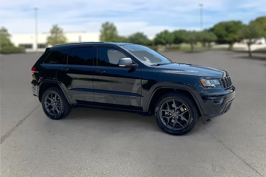 2021 Jeep Grand Cherokee Anniversary Edition photo 1