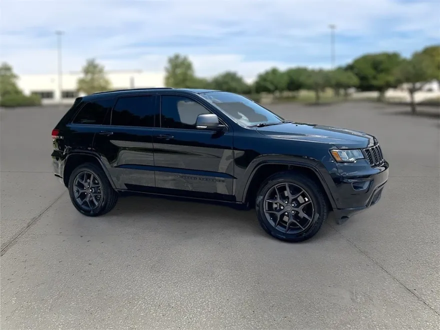 2021 Jeep Grand Cherokee Anniversary Edition photo 1