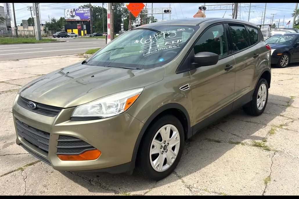 2013 Ford Escape S photo 1