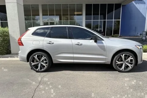 2024 Volvo XC60 Ultimate photo 3