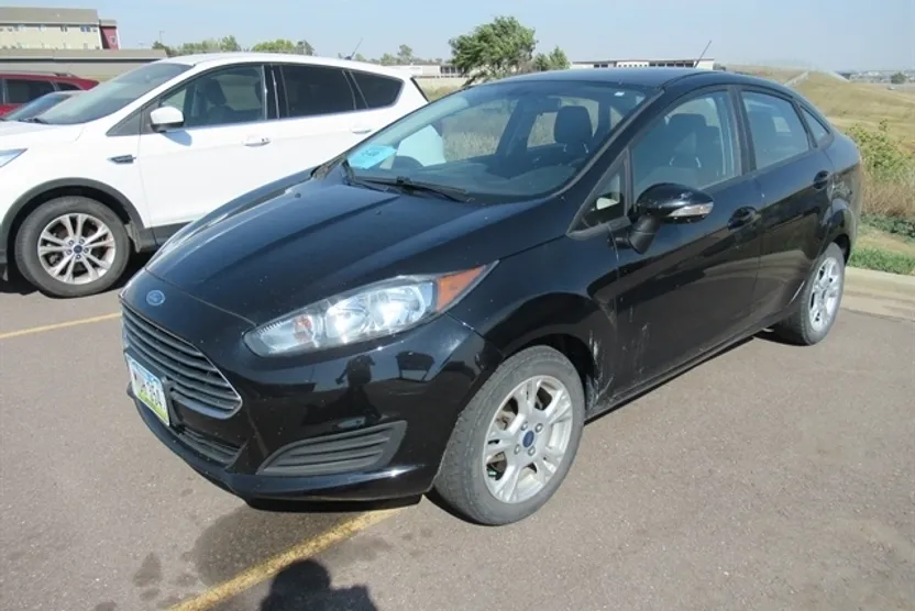 2016 Ford Fiesta SE photo 1