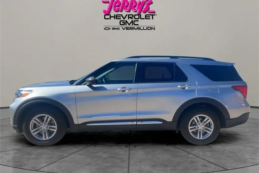2024 Ford Explorer XLT photo 1